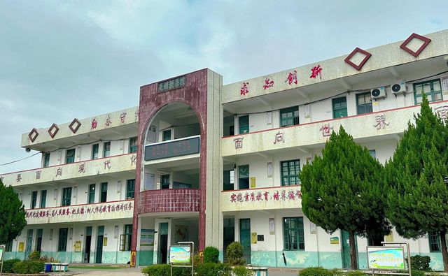 #荣光计划 儿童友好厕所改造落地先锋小学